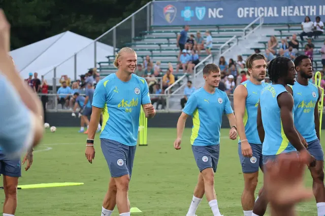 Manchester City oyuncuları Erling Haaland'ın da aralarında olduğu bir antrenmanda