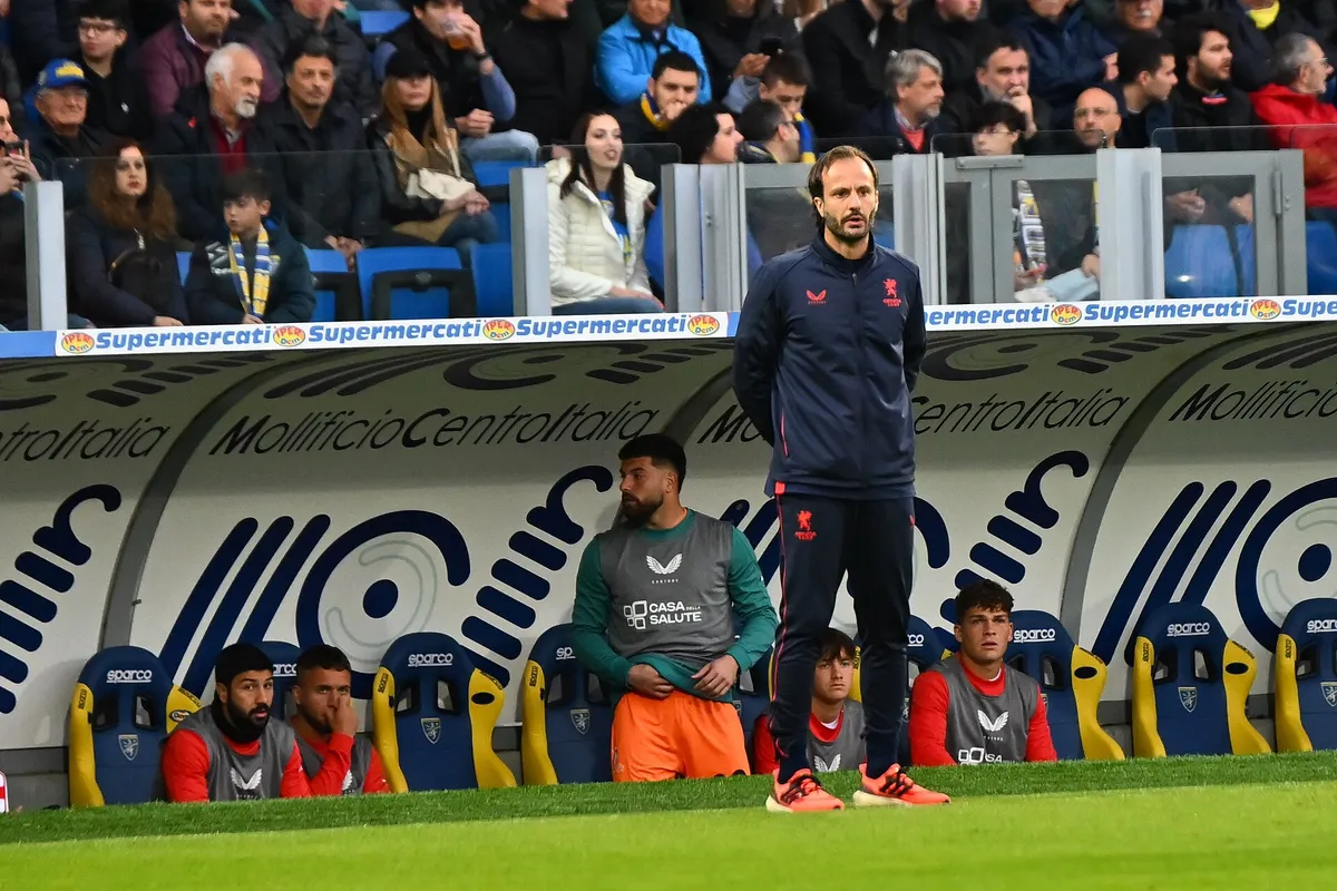 Alberto Gilardino teknik alanda maçı takip ediyor