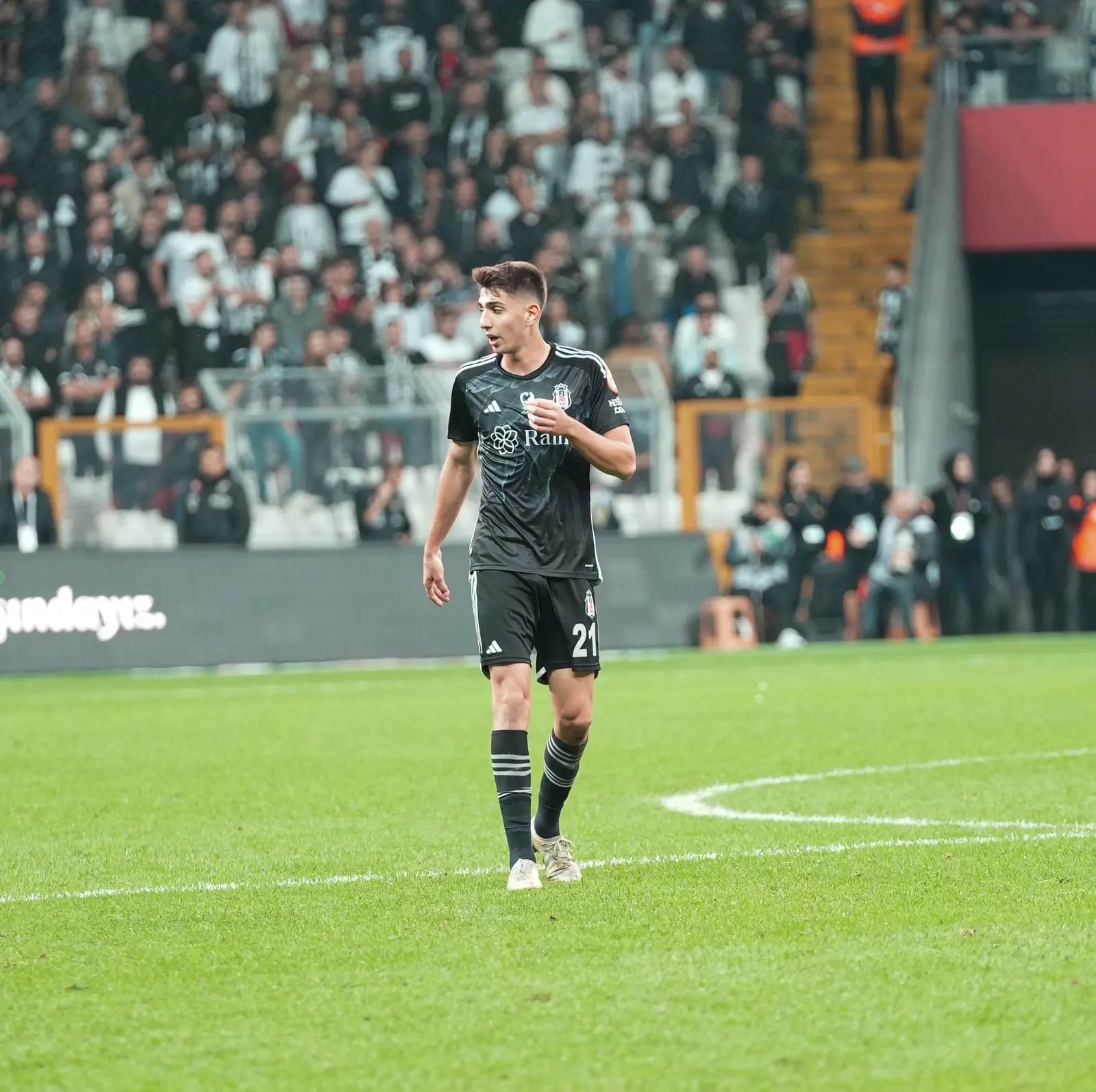 Demir Ege Tıknaz Beşiktaş formasıyla sahada