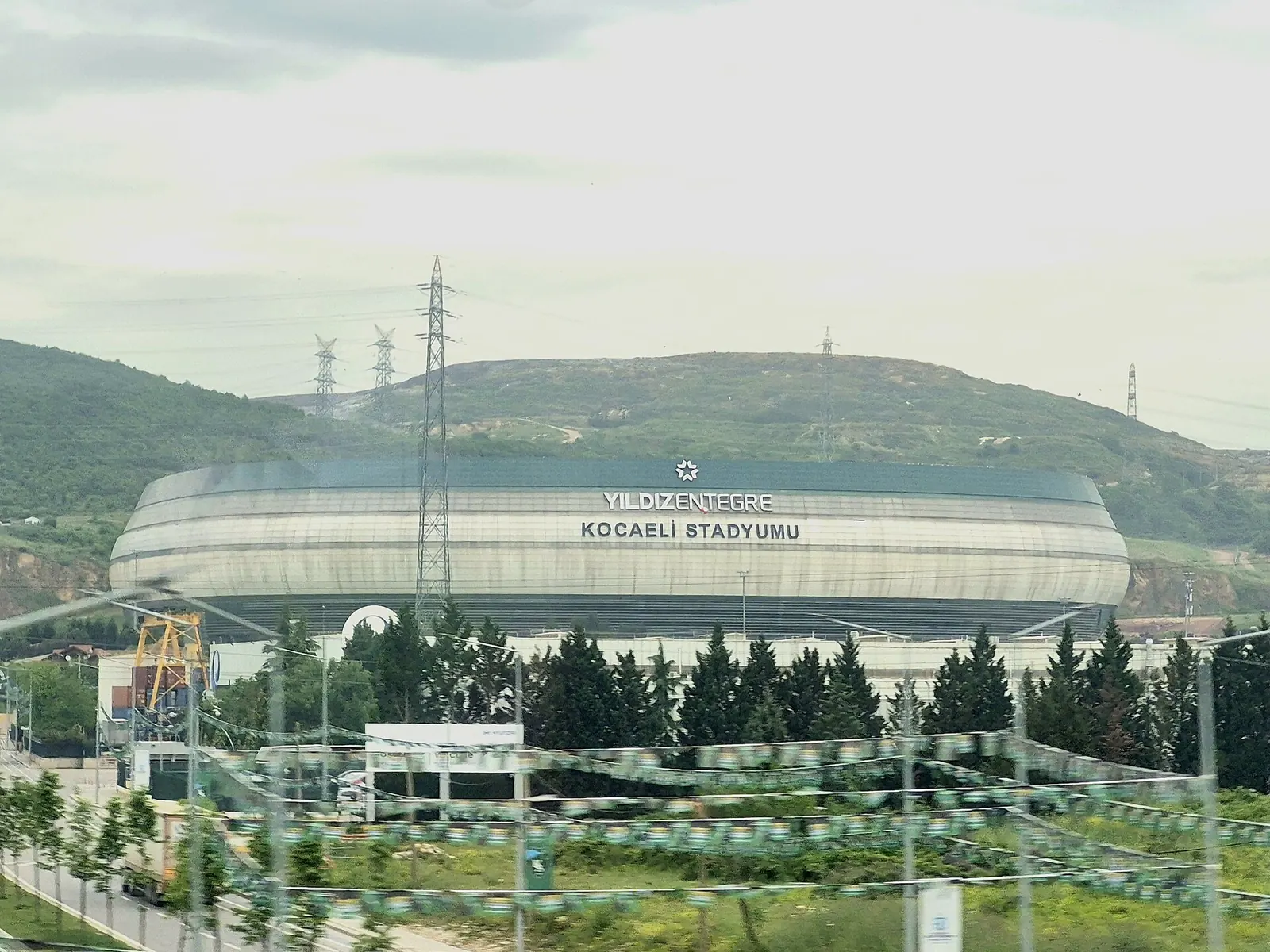 Yıldız Entegre Kocaeli Stadyumu'nun dıştan görünümü