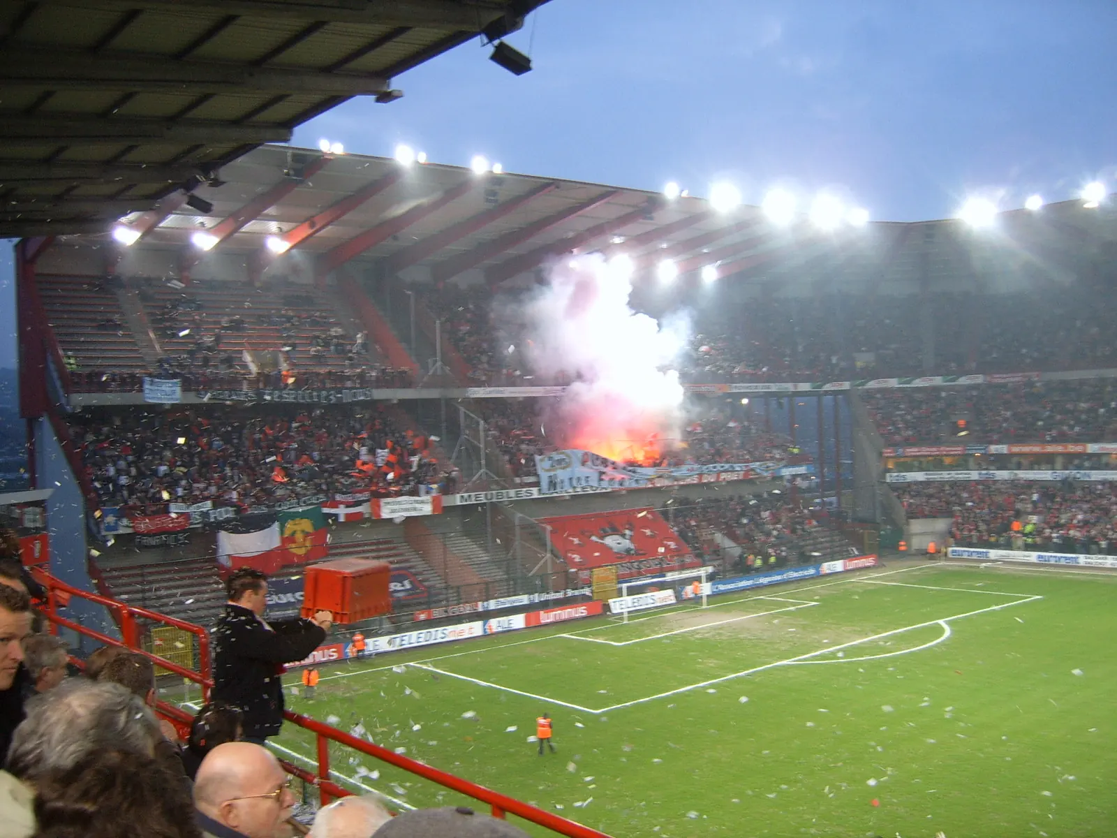 Standard Liège'in ev sahibi olduğu Sclessin'deki Maurice Dufrasne Stadyumu'nun tribünleri