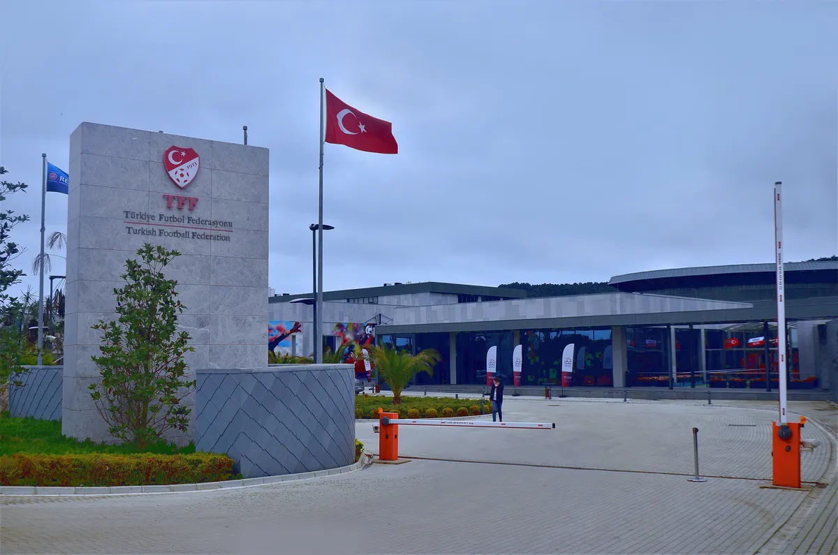 Türkiye Futbol Federasyonu'nun Riva'daki Hasan Doğan Milli Takımlar Kamp ve Eğitim Tesisleri'nin girişi