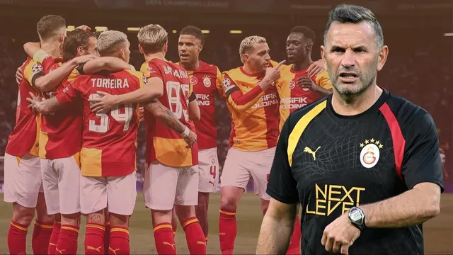 Galatasaraylı futbolcular gol sevincinde kucaklaşıyor, sağda teknik direktör Okan Buruk siyah antrenman tişörtüyle duruyor