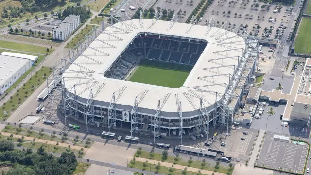 Borussia Mönchengladbach'ın stadyumu Borussia-Park'ın havadan görünümü