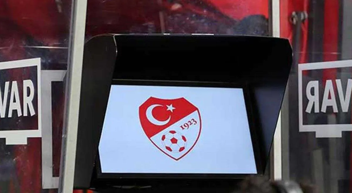 Türkiye Futbol Federasyonu logosunun göründüğü VAR monitörü