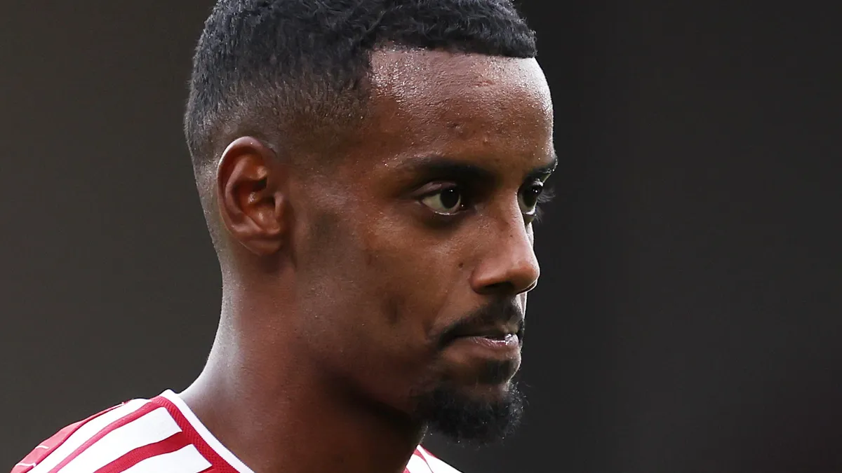 Liverpool formalı Alexander Isak'ın yakın plan portresi