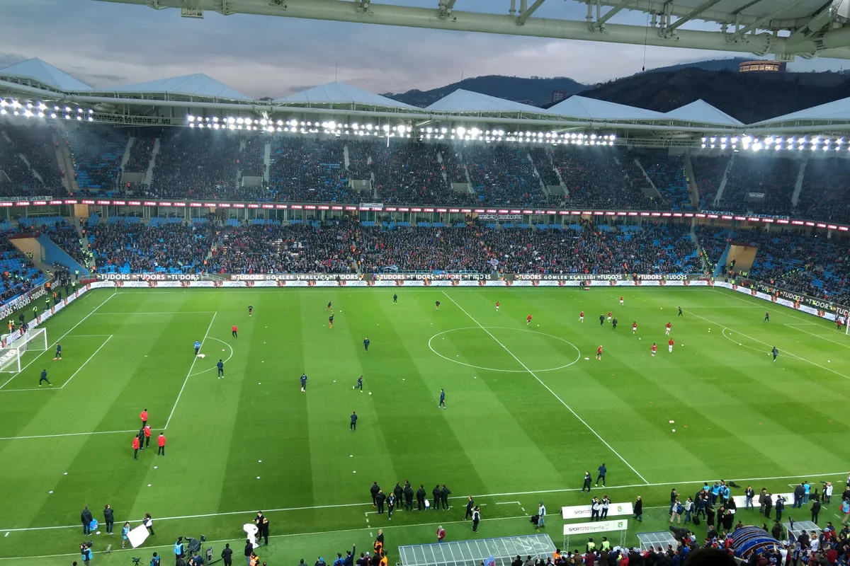 Trabzonspor'un Medical Park Stadyumu, maç öncesi ısınma sırasında